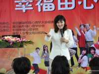 2013年1月18日下午，幸福海南520场公益巡回演讲首场活动走进位于西海岸海口国际会展中心对面的海域阳光。清华大学总裁班特邀导师、海南省积极心理学执行会长兼秘书长、“幸福皇后”杨妙柳主讲。
