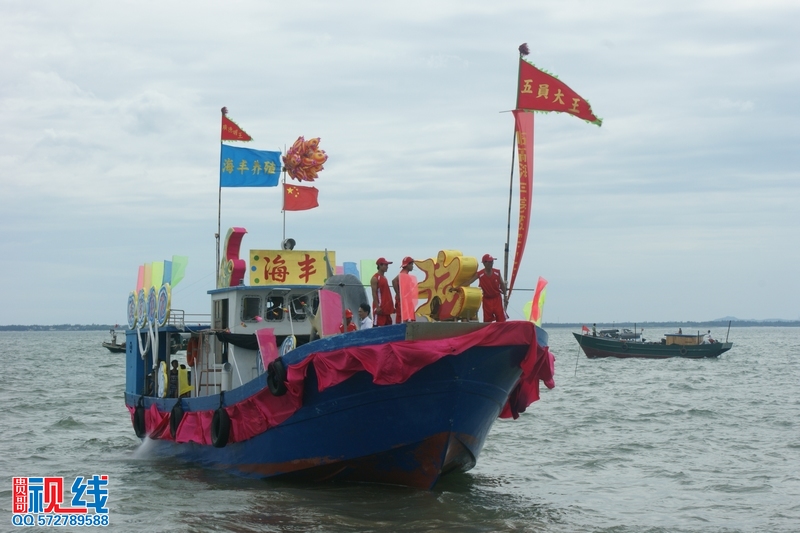 端午节龙舟友谊赛开战  临高百姓及游客乐翻天（周宗贵 摄影） (19).jpg