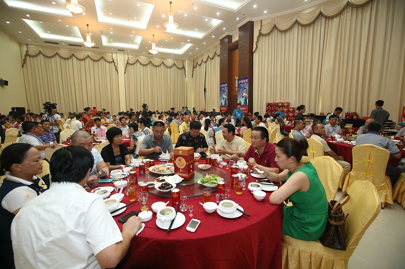 2013牛栏山白酒秋季订货会现场实况（面不改摄 摄影） (5).jpg