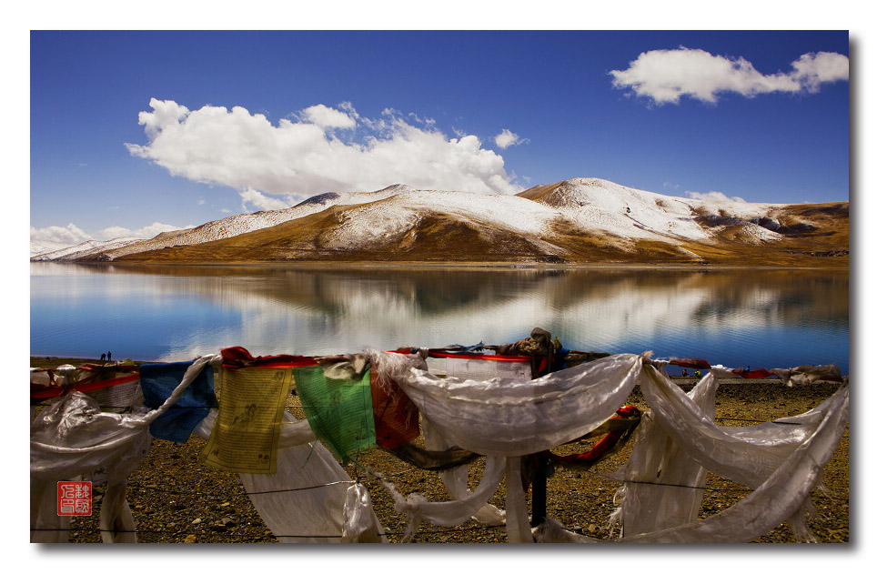 羊卓雍措，简称羊湖，距拉萨不到100公理。