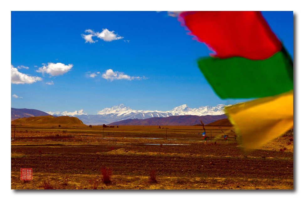 远望珠穆朗玛峰山脉