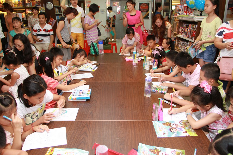 新华书店举办2014暑期“说说你儿时的动画片”读者分享会。（周宗贵 摄） (16).jpg