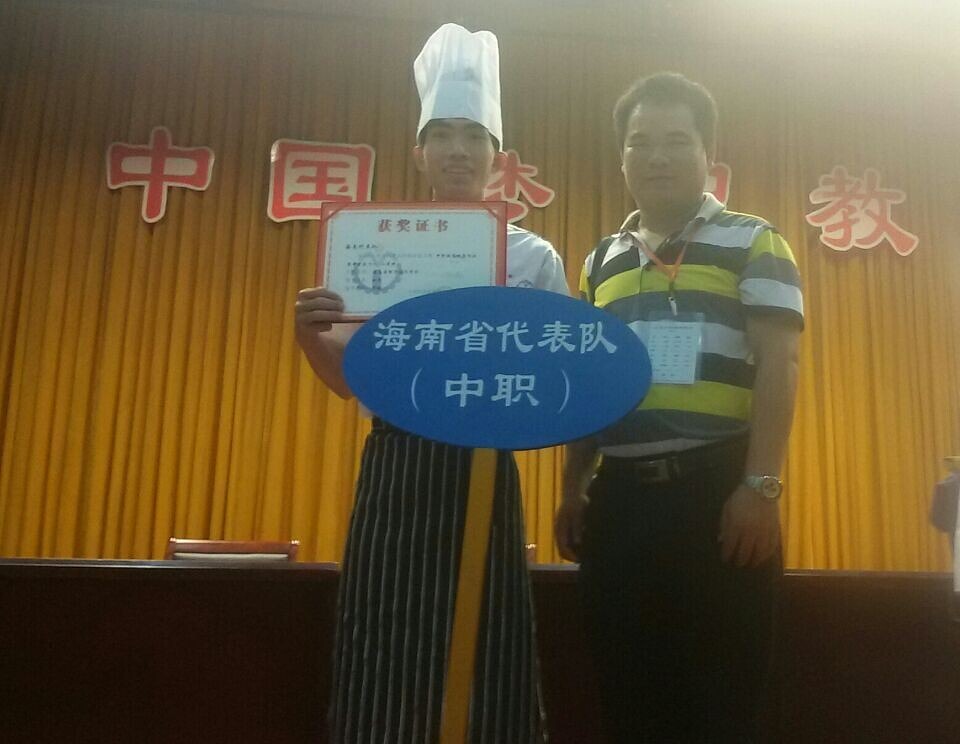 罗敏教师带学生参加全国比赛颁奖现场.jpg