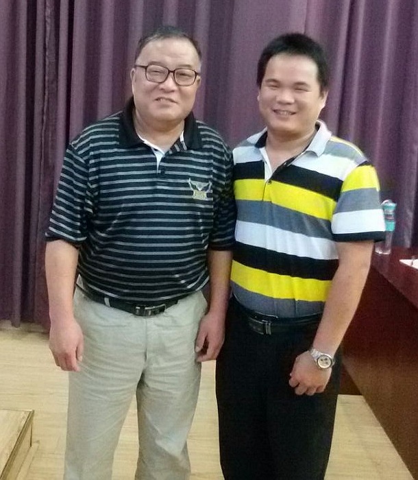 罗敏教师和中国烹饪协会路新国副会长合影.jpg