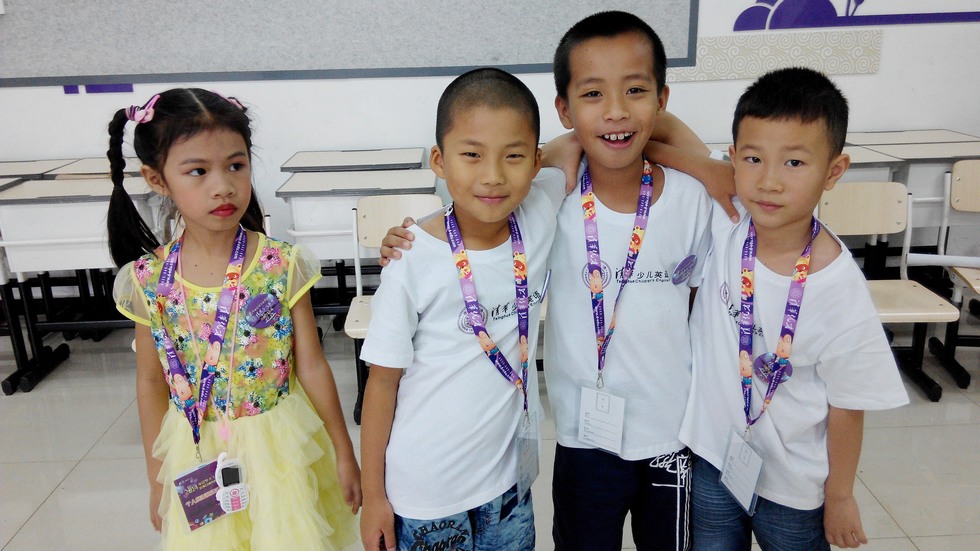 7月22日，个人赛开始前，小学B组的海南选手合影留念.jpg