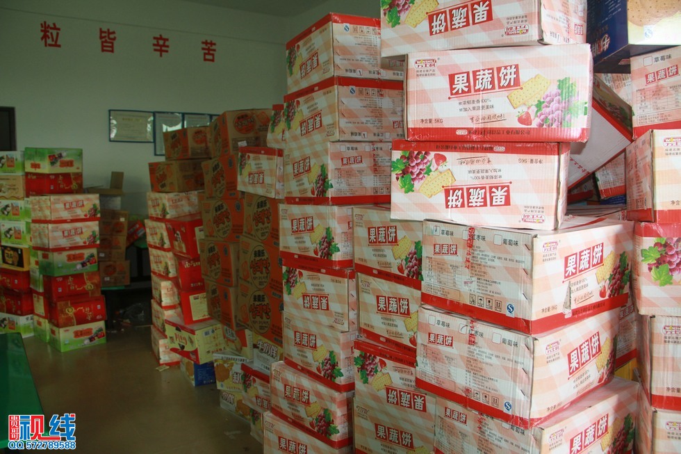 “威马逊”无情人间有爱   各界爱心汇聚文昌灾区。（周宗贵 摄） (33).jpg