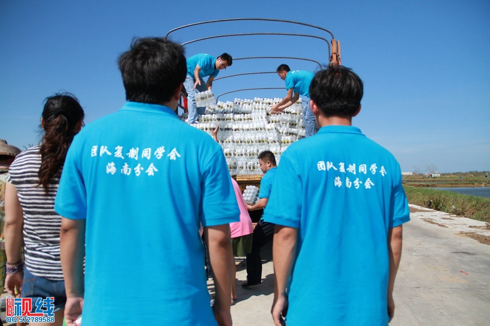 “威马逊”无情人间有爱   各界爱心汇聚文昌灾区。（周宗贵 摄） (45).jpg