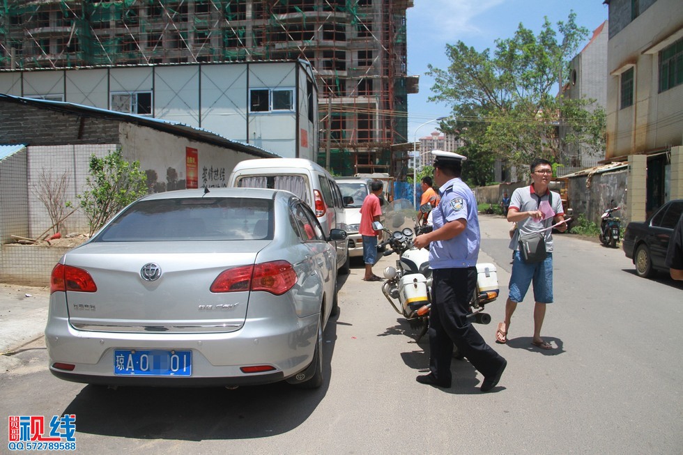 司机犯困连撞路边三车   所幸无人员伤亡。（周宗贵 摄）.jpg