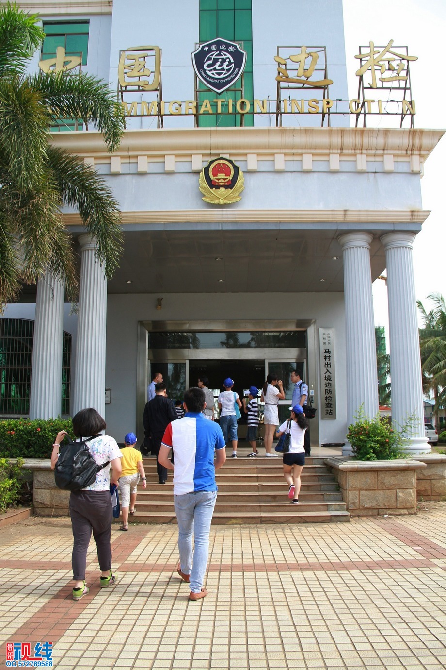 听友参观马村出入境边防检查站（周宗贵 摄）.jpg
