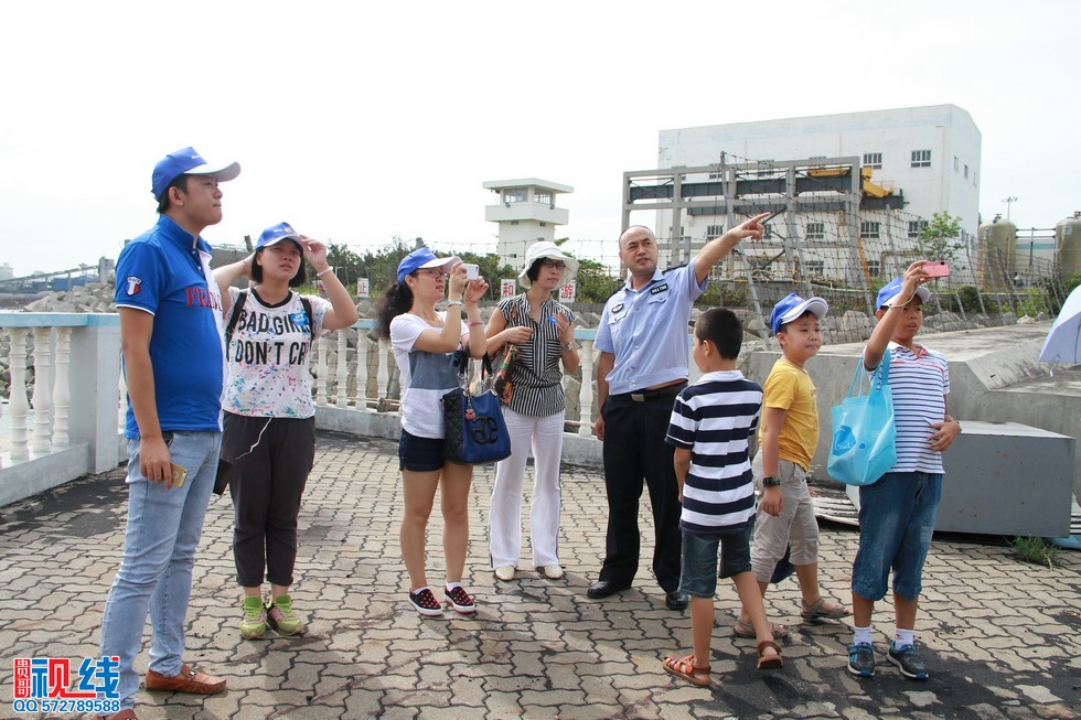 听众参观海口电厂码头（周宗贵 摄） (2).jpg