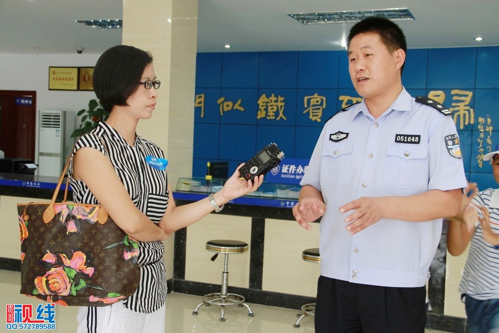 听友参观秀英出入境边防检查站执勤点（周宗贵 摄） (2).jpg