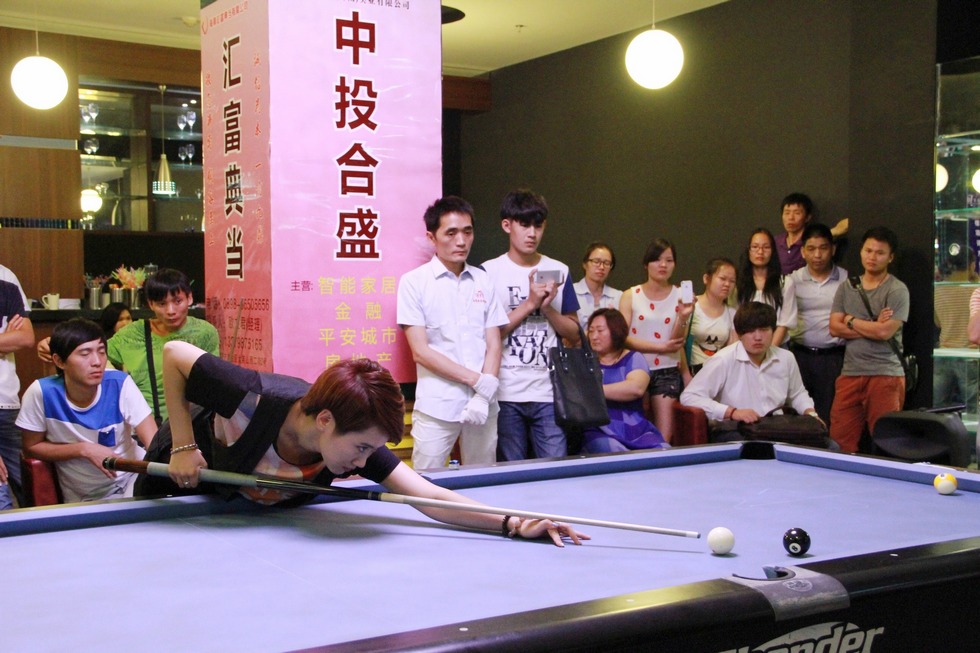 2014年首届“赶集 ，百乐居杯”海口房产经纪人台球大赛现场实况。（周宗贵 摄） (35).jpg