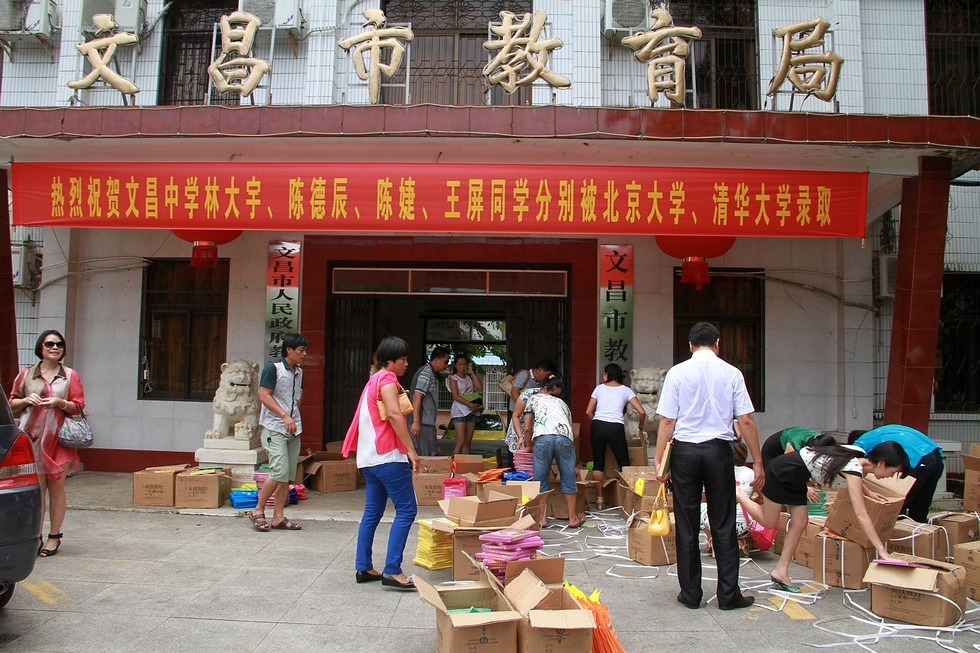 北京六加一教育和海口盛吉文化捐助文昌灾区9所幼儿园。（周宗贵 摄） (34).jpg