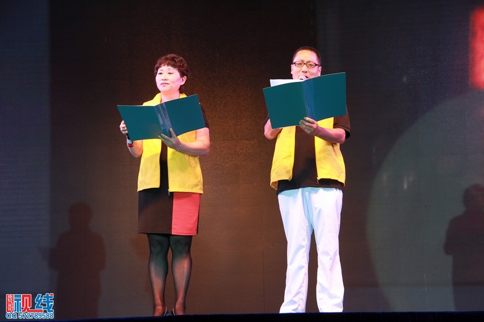 “情系灾区，牵手困难群众”民革赈灾助学义演晚会现场实况。（周宗贵 摄） (43).jpg