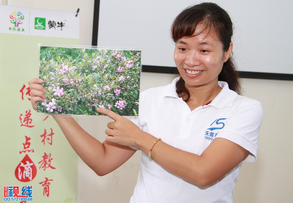 蒙牛“我回老家上堂课”公益行  走进文昌翁田镇明月小学。（周宗贵 摄） (26).jpg