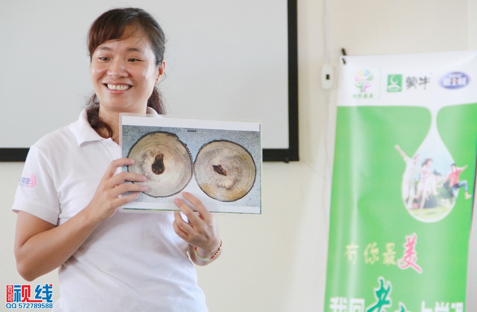 蒙牛“我回老家上堂课”公益行  走进文昌翁田镇明月小学。（周宗贵 摄） (27).jpg