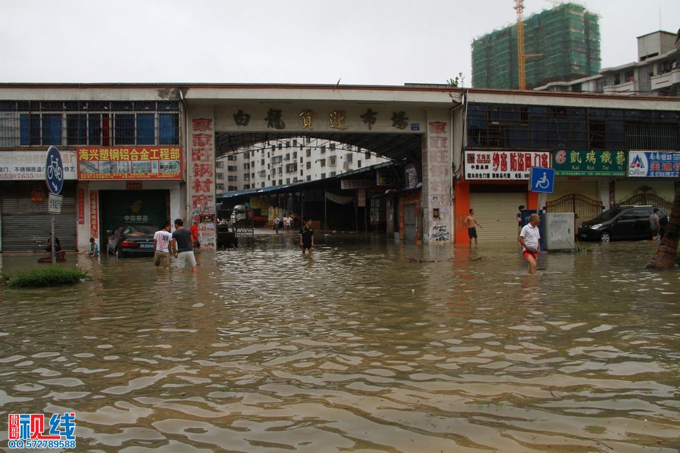 贵哥摄击：“海鸥”殴打海南，椰城变成水城。（周宗贵 摄） (7).jpg