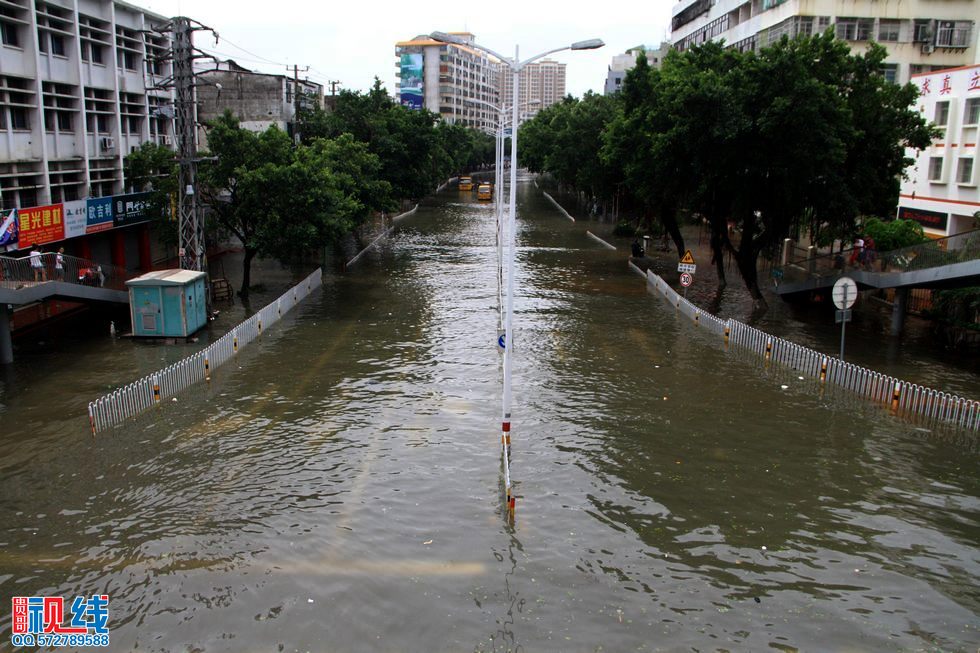 贵哥摄击：“海鸥”殴打海南，椰城变成水城。（周宗贵 摄） (16).jpg
