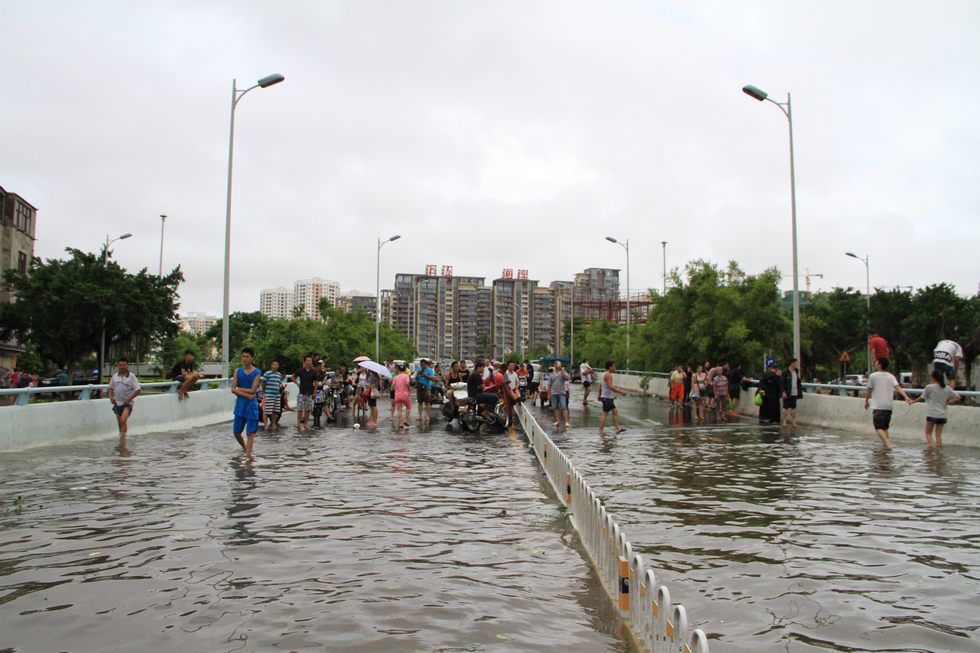 贵哥摄击：“海鸥”殴打海南，椰城变成水城。（周宗贵 摄） (44).jpg