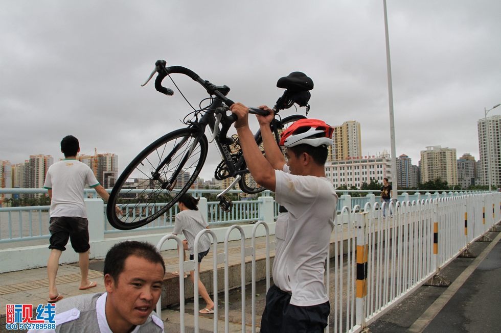 贵哥摄击：“海鸥”殴打海南，椰城变成水城。（周宗贵 摄） (47).jpg