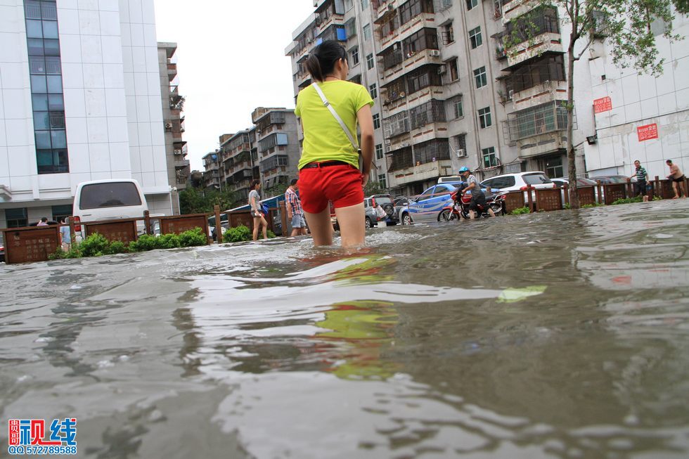 贵哥摄击：“海鸥”殴打海南，椰城变成水城。（周宗贵 摄） (64).jpg