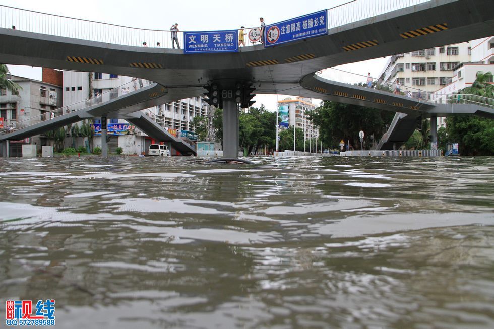 贵哥摄击：“海鸥”殴打海南，椰城变成水城。（周宗贵 摄） (68).jpg