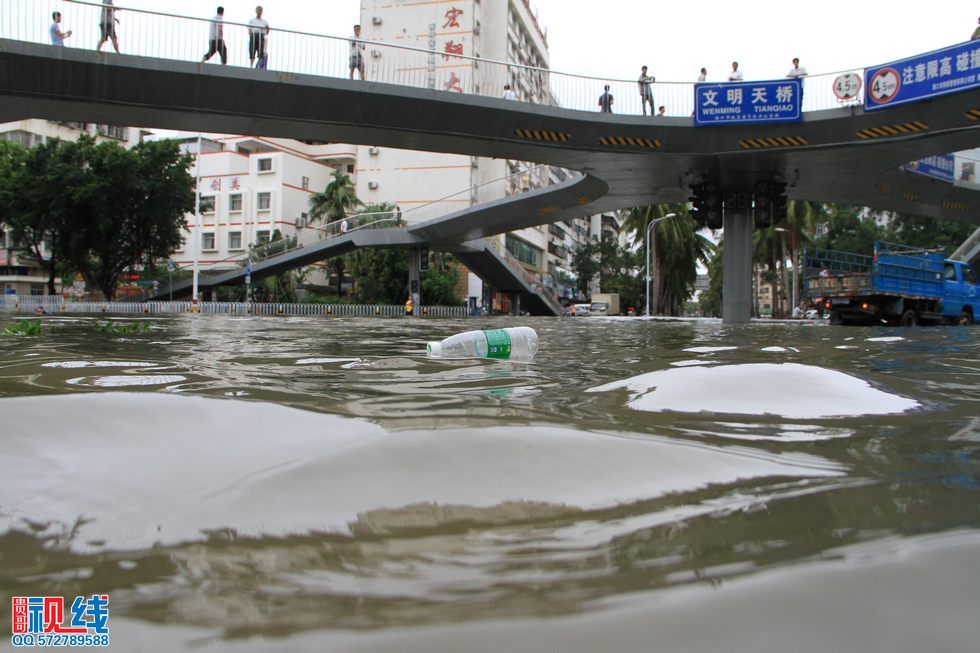 贵哥摄击：“海鸥”殴打海南，椰城变成水城。（周宗贵 摄） (72).jpg