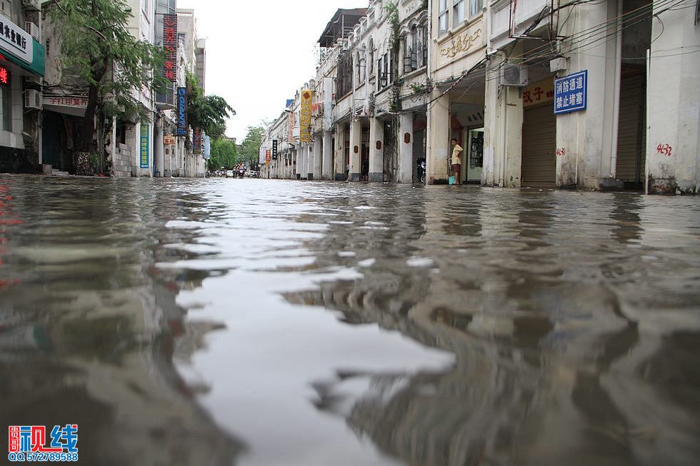 贵哥摄击：“海鸥”殴打海南，椰城变成水城。（周宗贵 摄） (85).jpg