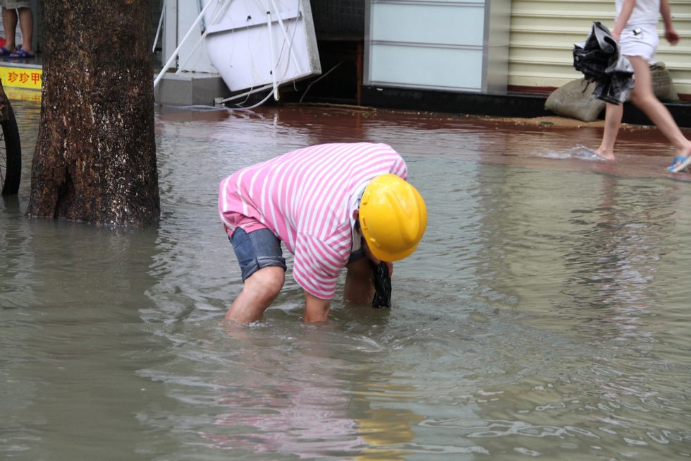 贵哥摄击：“海鸥”殴打海南，椰城变成水城。（周宗贵 摄） (92).jpg