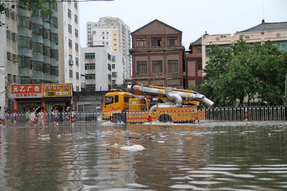 贵哥摄击：“海鸥”殴打海南，椰城变成水城。（周宗贵 摄） (112).jpg