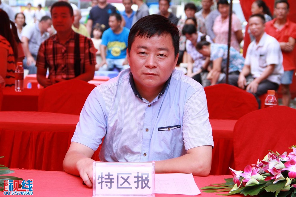冠珠陶瓷“冠爱行动美丽童行”海口站爱心助学活动现场实况。（周宗贵 摄） (3).jpg