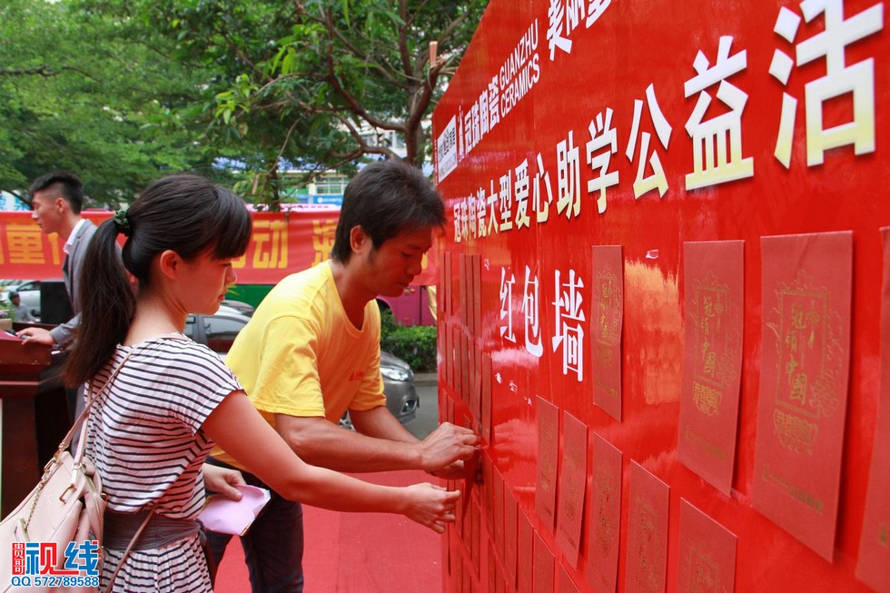 冠珠陶瓷“冠爱行动美丽童行”海口站爱心助学活动现场实况。（周宗贵 摄） (4).jpg