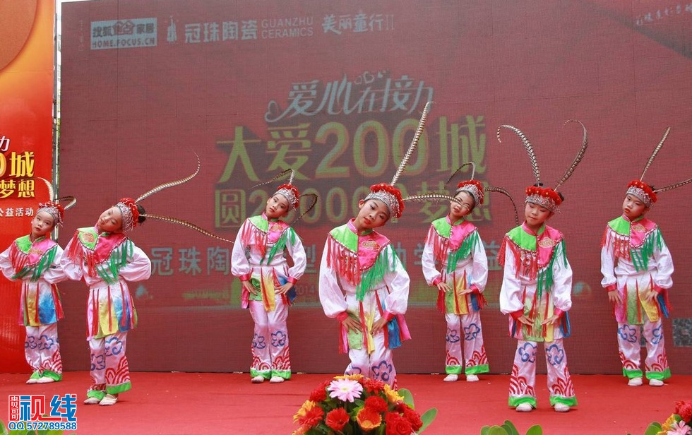 冠珠陶瓷“冠爱行动美丽童行”海口站爱心助学活动现场实况。（周宗贵 摄） (17).jpg