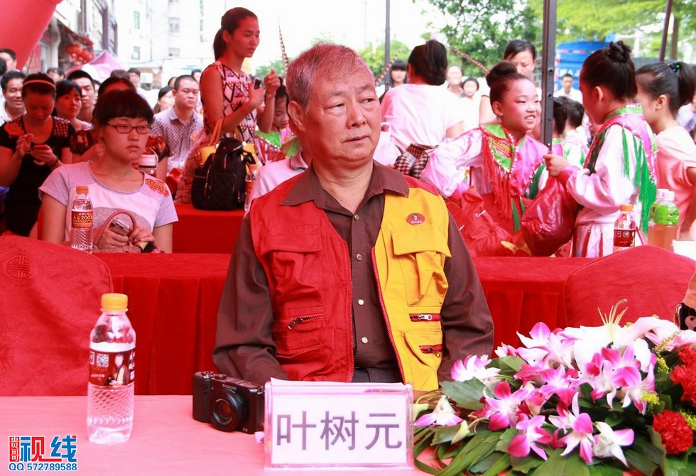 冠珠陶瓷“冠爱行动美丽童行”海口站爱心助学活动现场实况。（周宗贵 摄） (18).jpg