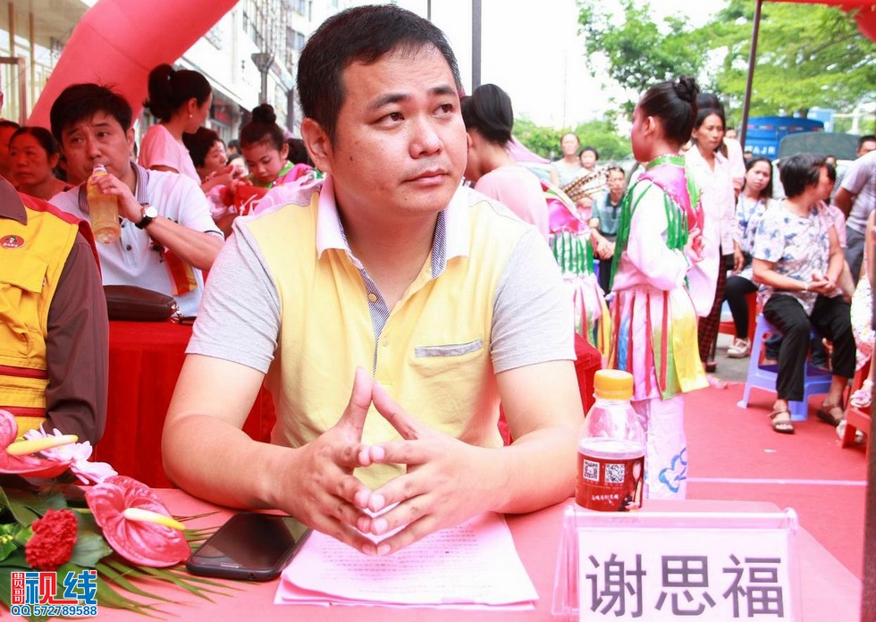 冠珠陶瓷“冠爱行动美丽童行”海口站爱心助学活动现场实况。（周宗贵 摄） (19).jpg