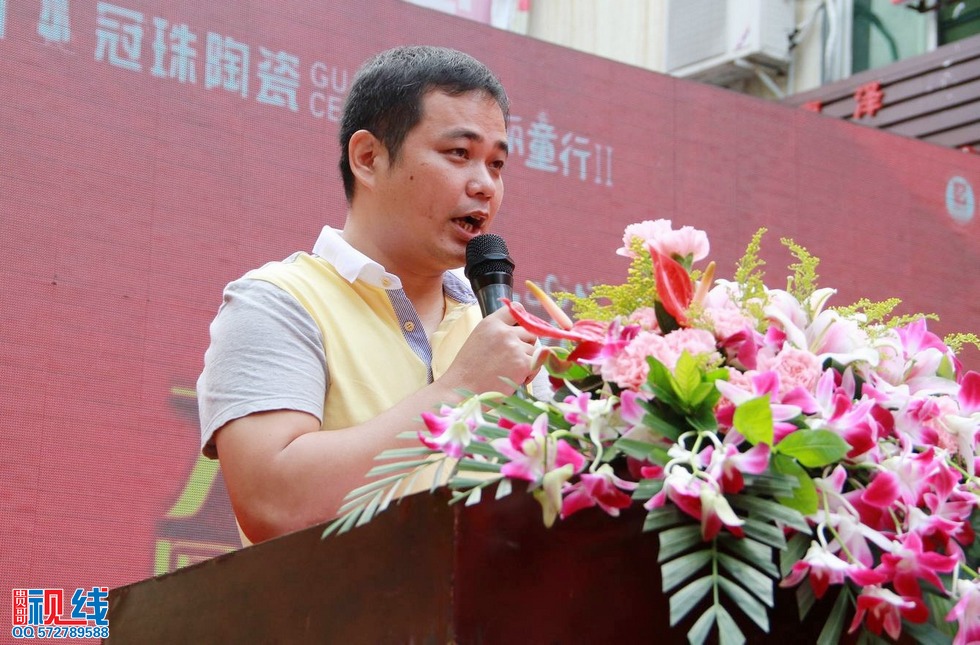 冠珠陶瓷“冠爱行动美丽童行”海口站爱心助学活动现场实况。（周宗贵 摄） (20).jpg