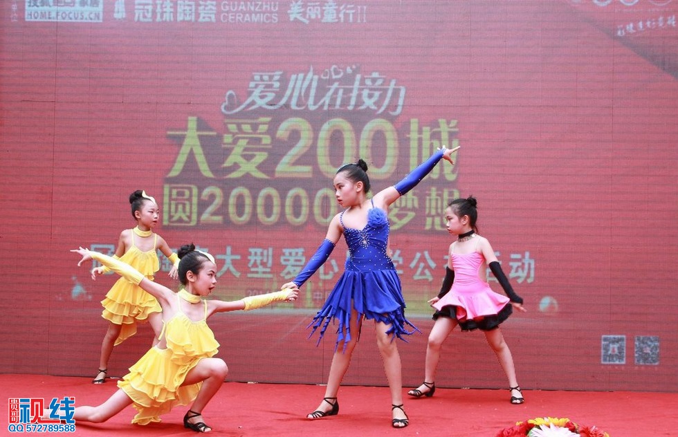 冠珠陶瓷“冠爱行动美丽童行”海口站爱心助学活动现场实况。（周宗贵 摄） (39).jpg