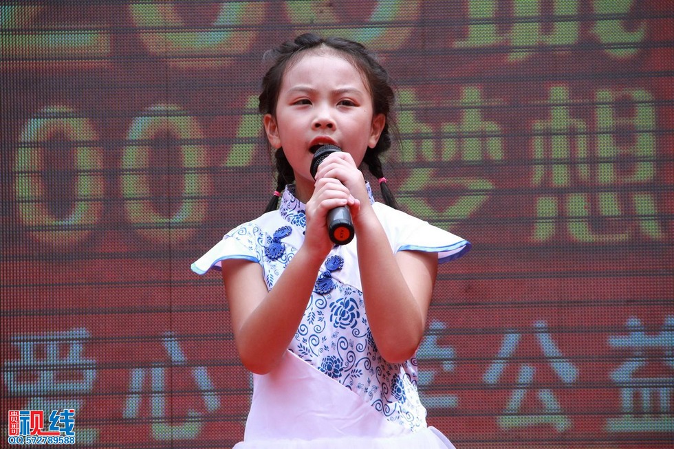 冠珠陶瓷“冠爱行动美丽童行”海口站爱心助学活动现场实况。（周宗贵 摄） (43).jpg