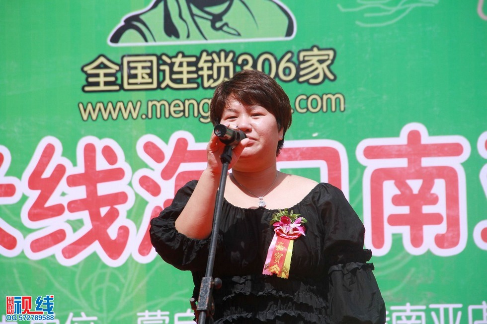 蒙自源过桥米线海口南亚店盛大开业实况。（周宗贵 摄） (12).jpg
