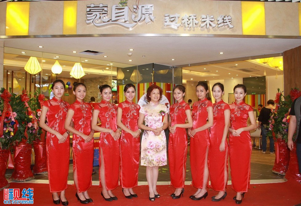 蒙自源过桥米线海口南亚店盛大开业实况。（周宗贵 摄） (27).jpg