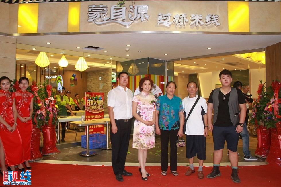 蒙自源过桥米线海口南亚店盛大开业实况。（周宗贵 摄） (28).jpg