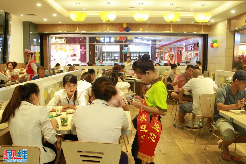 蒙自源过桥米线海口南亚店盛大开业实况。（周宗贵 摄） (34).jpg