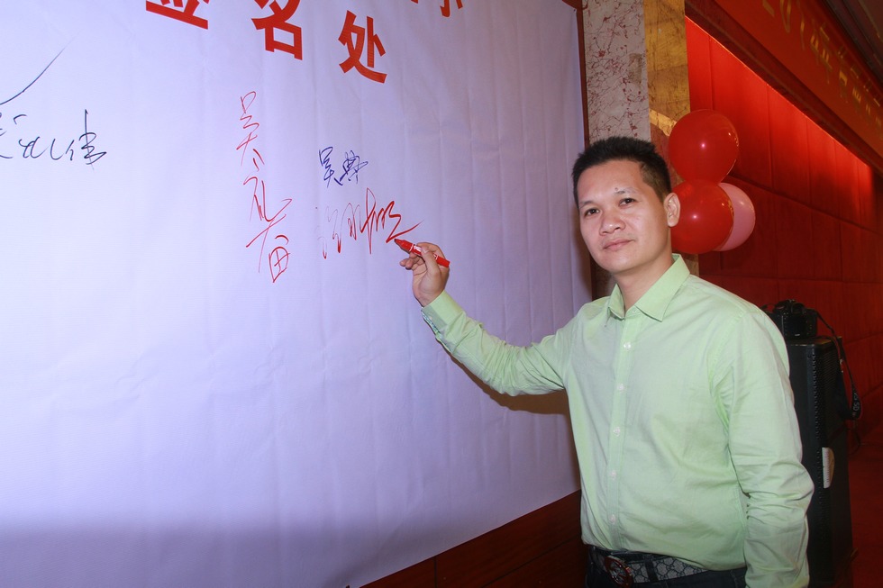 张科明签名.jpg