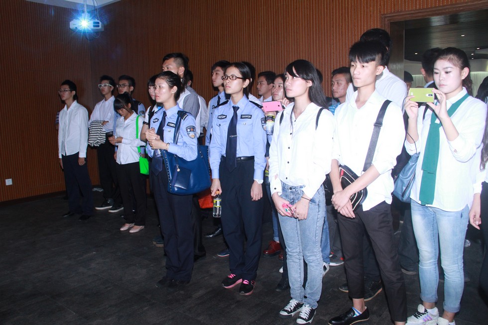 首届大学生市场营销大赛百强选手走进京润珍珠。（周宗贵 摄） (13).jpg
