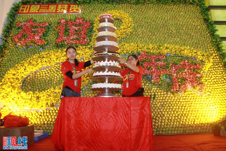 海南友谊商业广场喜迎8周岁。（周宗贵 摄）.jpg
