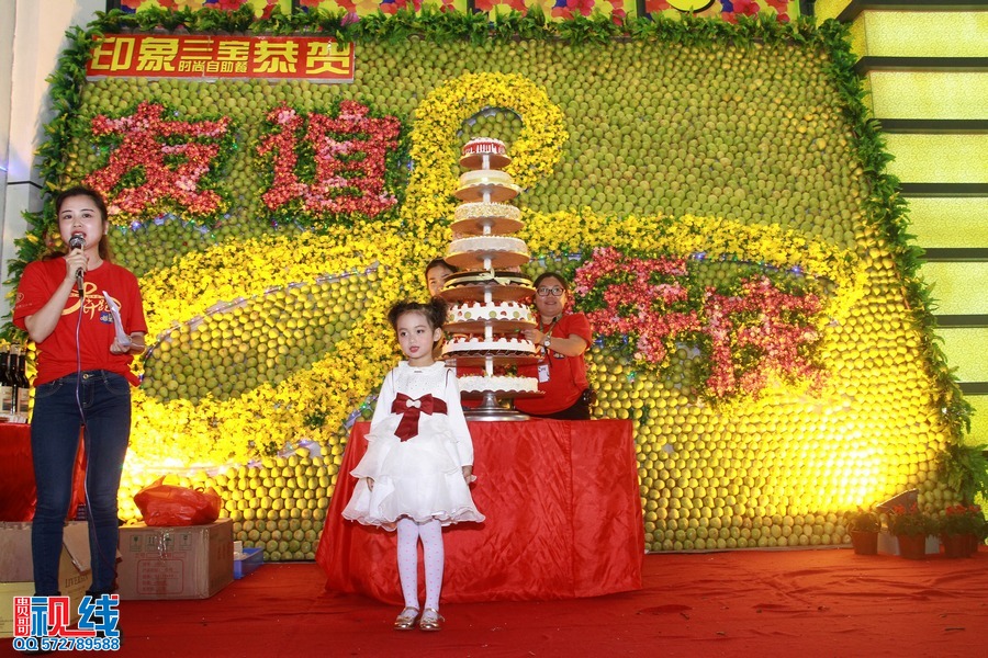 海南友谊商业广场喜迎8周岁。（周宗贵 摄） (1).jpg