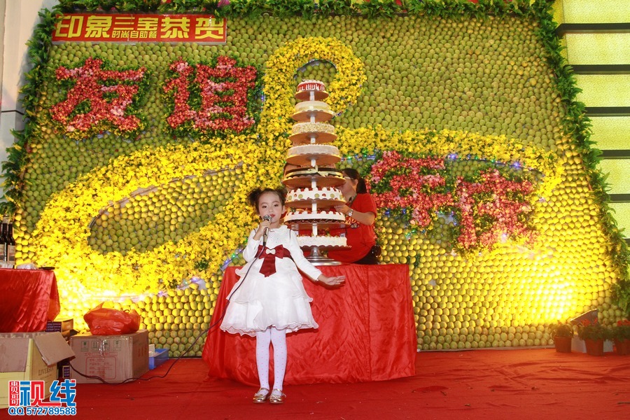 海南友谊商业广场喜迎8周岁。（周宗贵 摄） (5).jpg