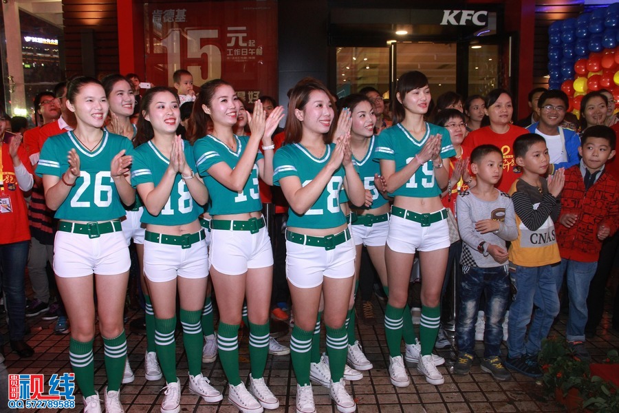 海南友谊商业广场喜迎8周岁。（周宗贵 摄） (7).jpg