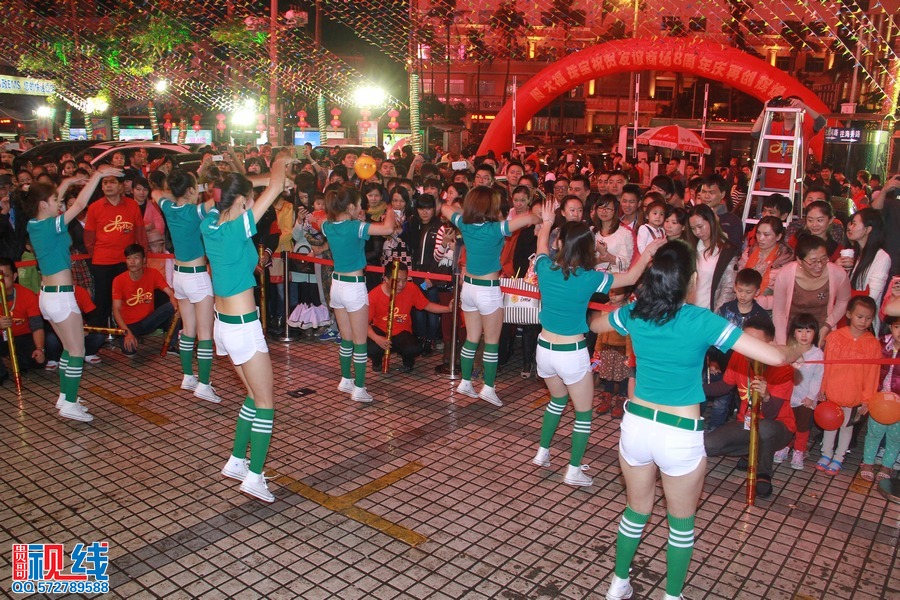 海南友谊商业广场喜迎8周岁。（周宗贵 摄） (9).jpg