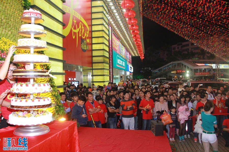 海南友谊商业广场喜迎8周岁。（周宗贵 摄） (11).jpg